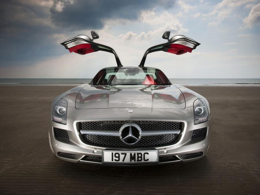  Mercedes-Benz SLS AMG 2010 года  (UK) (фото 18 из 19)